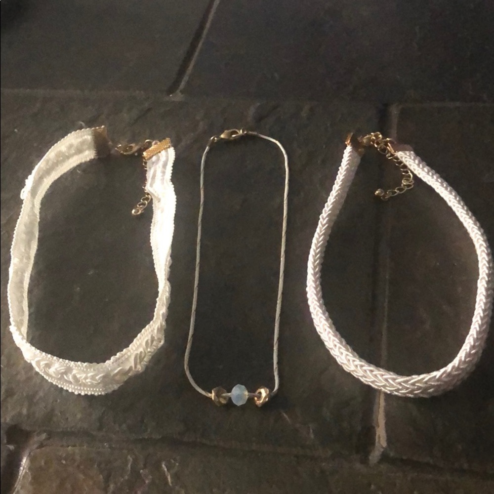 Choker set- white